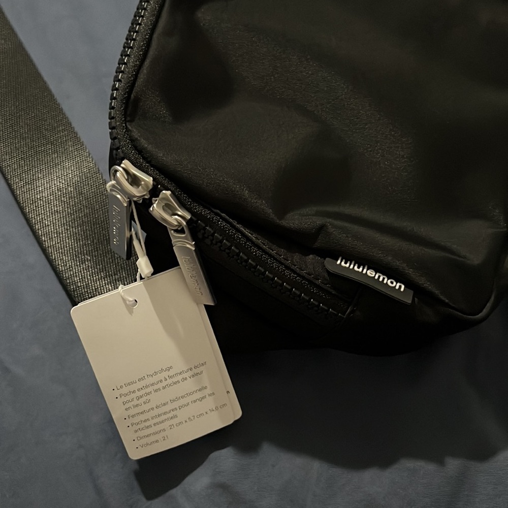 Lululemon Everywhere Belt Bag Large 2L NWT black - Picture 9 of 9